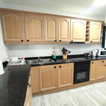 Проживание в семье 3 Private - 3 Privadas Shared Duplex Gara With Private Pool