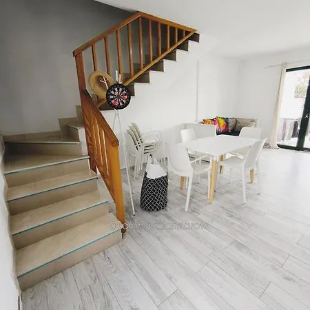 3 Private - 3 Privadas Shared Duplex Gara With Private Pool Δωμάτια σε οικογενειακή κατοικία
