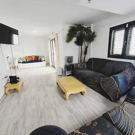 3 Private - 3 Privadas Shared Duplex Gara With Private Pool Δωμάτια σε οικογενειακή κατοικία