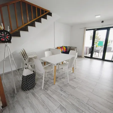 Δωμάτια σε οικογενειακή κατοικία 3 Private - 3 Privadas Shared Duplex Gara With Private Pool